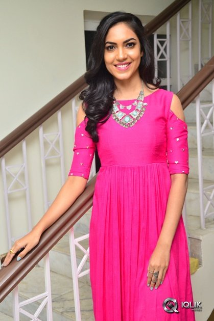 Ritu-Varma-At-Pelli-Choopulu-Movie-100-Days-Function